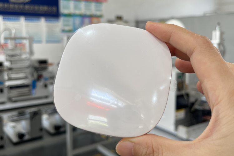 終結貼膜煩惱：這款設備如何重塑消費電子開箱體驗？