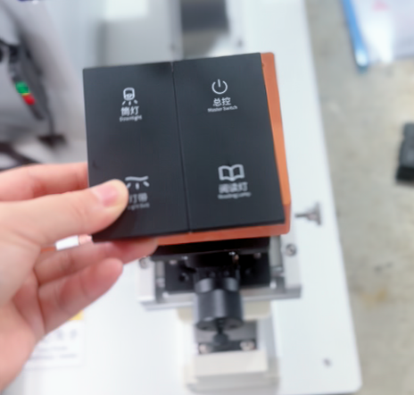 電子廠選顯示屏控制面板貼膜機？德尚